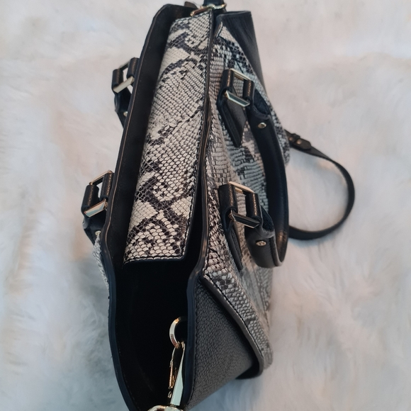 BCBG snakeskin crossbody - Picture 5 of 6